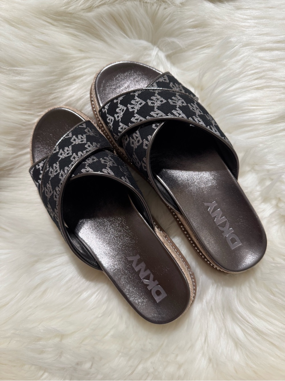 DKNY || Berris X Band Wedge Espadrille